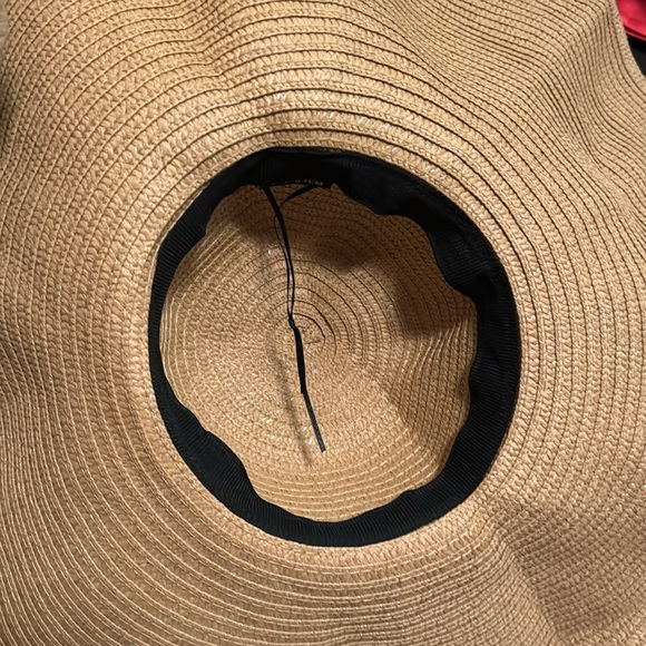 Oversized Beach Hat - Picture 3 of 3